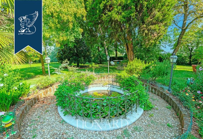 Image No.11-10 Bed Villa for sale