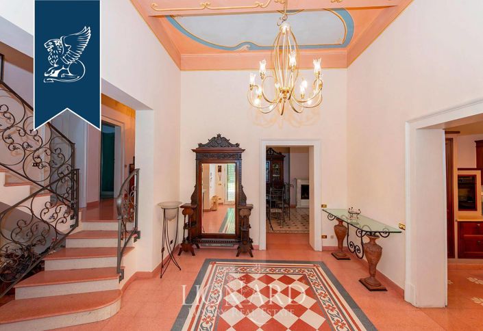 Image No.20-10 Bed Villa for sale