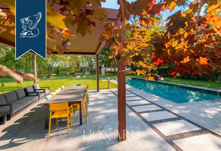 Image No.8-10 Bed Villa for sale