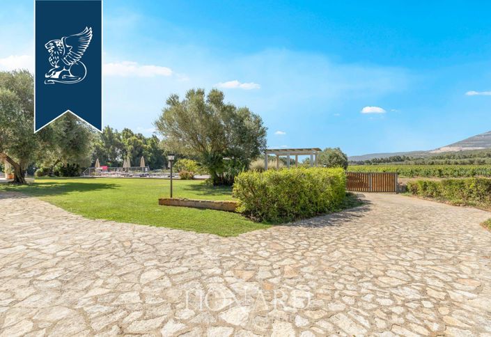 Image No.13-19 Bed Villa for sale