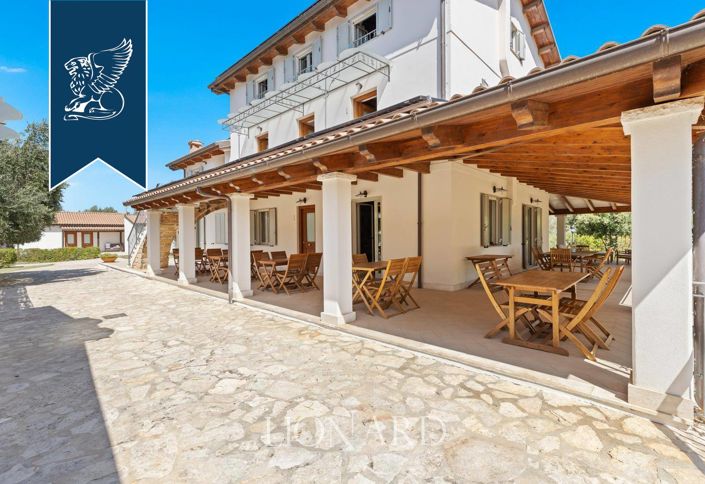 Image No.5-19 Bed Villa for sale