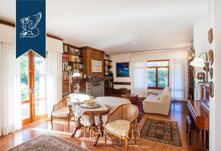 Image No.10-4 Bed Villa for sale