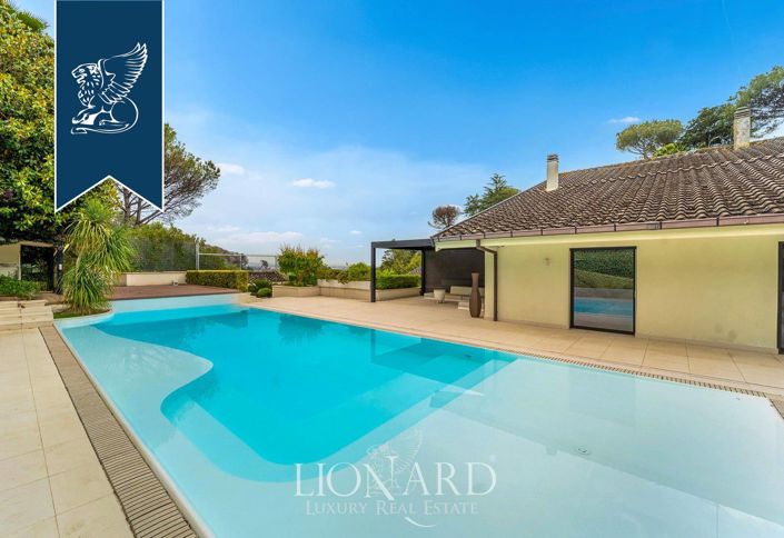 Image No.2-4 Bed Villa for sale