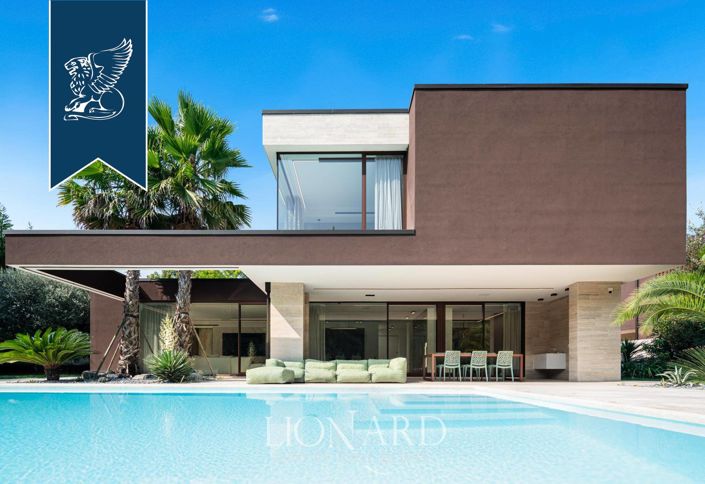 Image No.3-3 Bed Villa for sale