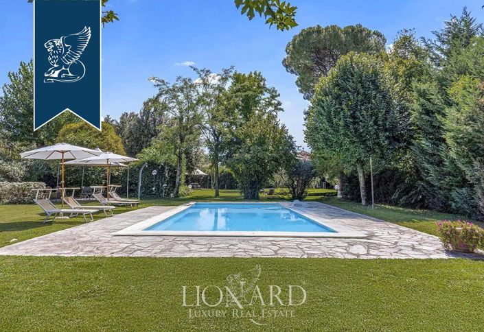 Image No.3-9 Bed Villa for sale