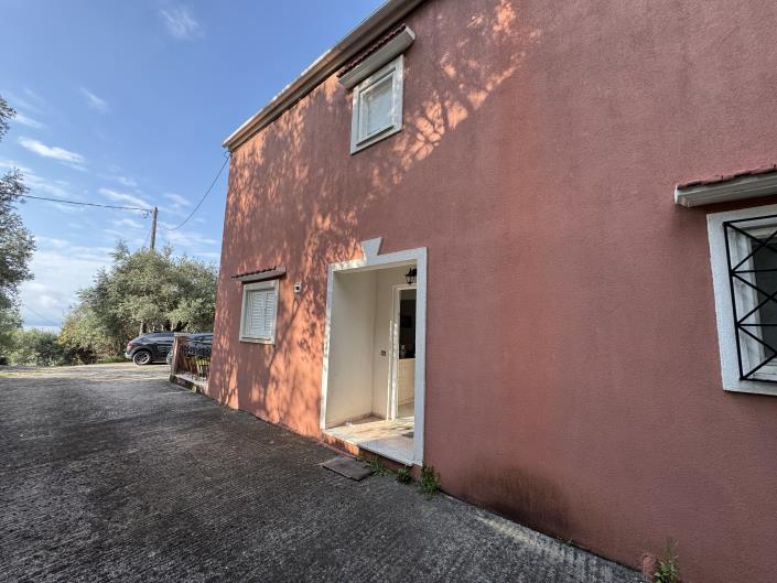 Image No.2-Maison de 4 chambres à vendre à Nissaki