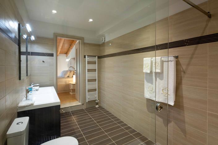 Image No.44-5 Bed Villa for sale