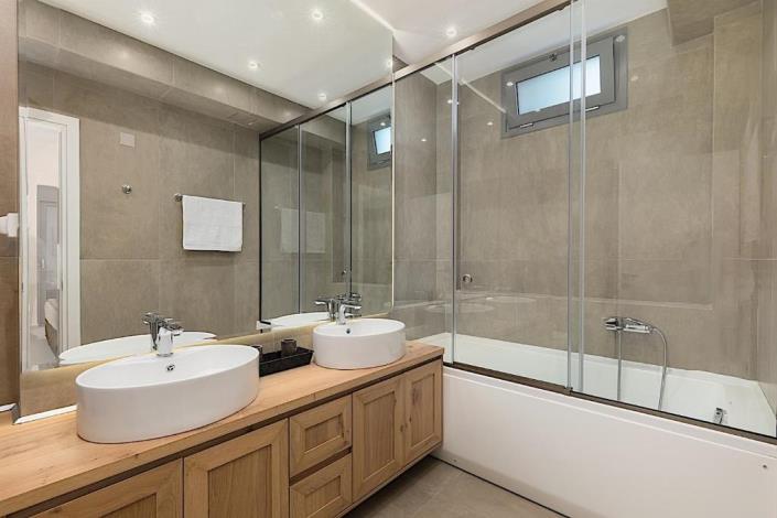 Image No.24-4 Bed Villa / Detached for sale