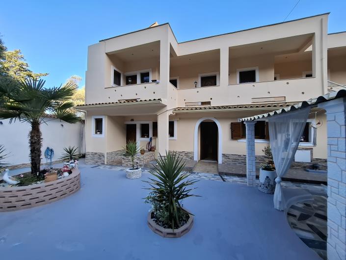 Image No.6-7 Bed House for sale