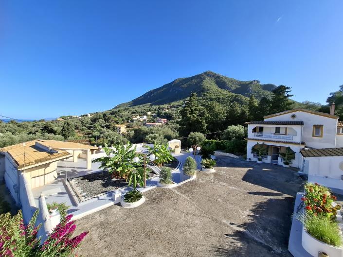 Image No.12-7 Bed House for sale