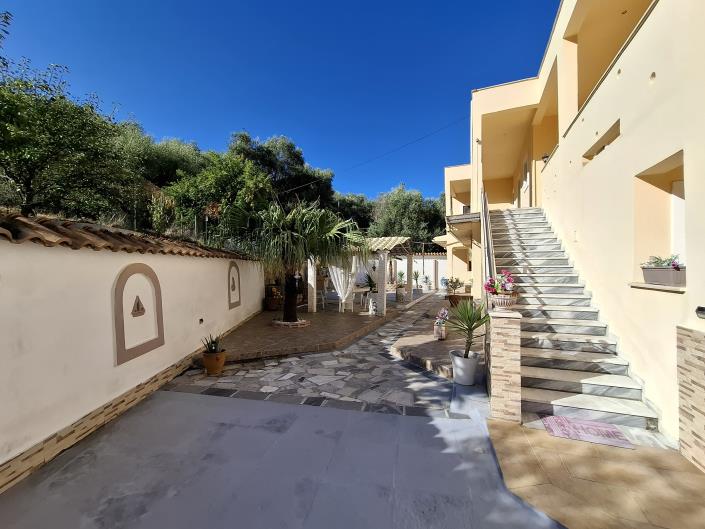 Image No.17-7 Bed House for sale