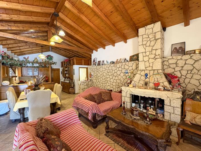 Image No.22-6 Bed House for sale