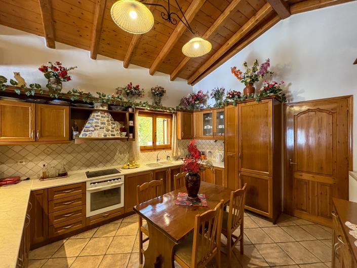 Image No.27-6 Bed House for sale