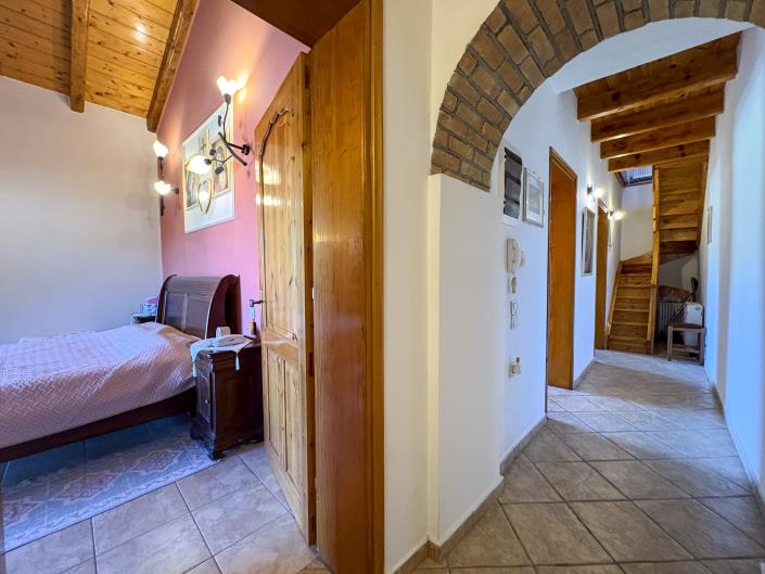 Image No.31-6 Bed House for sale