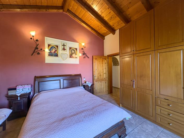 Image No.33-6 Bed House for sale