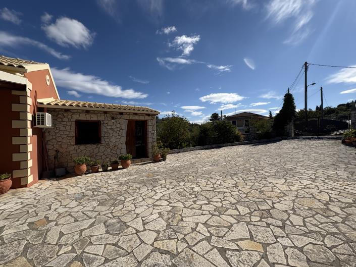 Image No.12-6 Bed House for sale