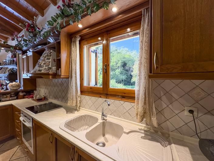 Image No.53-6 Bed House for sale