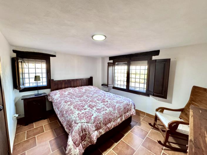 Image No.10-8 Bed Chalet for sale