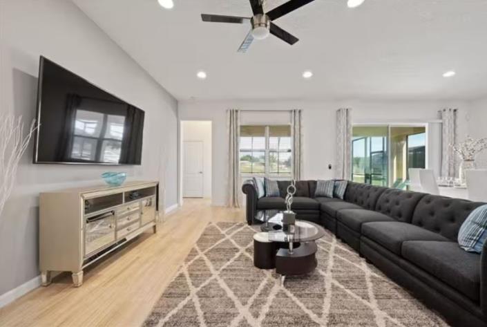 Image No.8-12 Bed House for sale