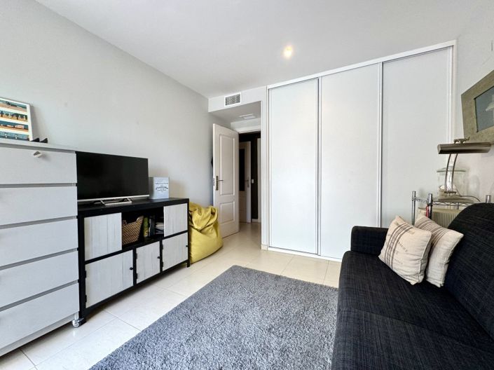 Image No.15-2 Bed Property for sale