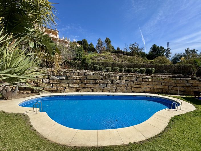 Image No.17-2 Bed Property for sale