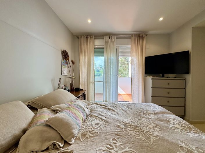 Image No.11-2 Bed Property for sale