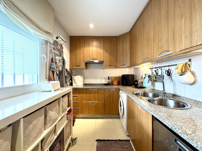 Image No.4-2 Bed Property for sale