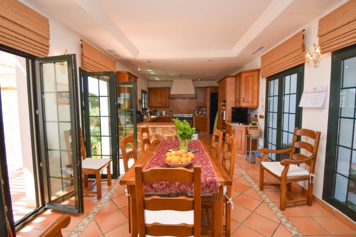 Image No.11-5 Bed Property for sale