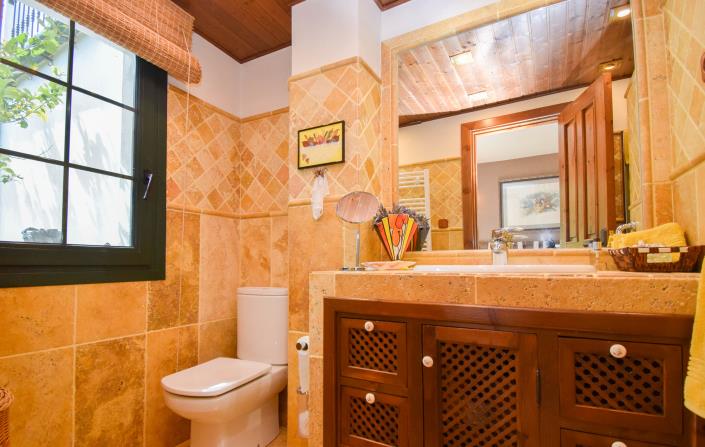 Image No.23-5 Bed Property for sale