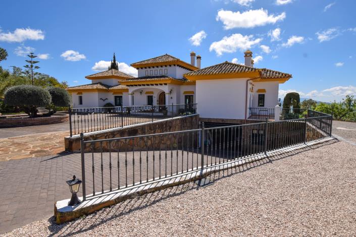 Image No.33-5 Bed Property for sale