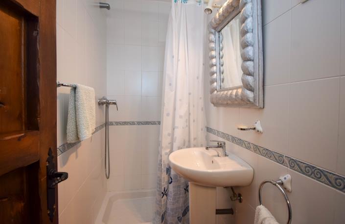 Image No.44-5 Bed Property for sale