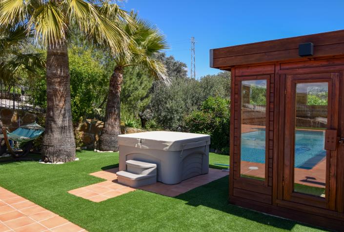 Image No.40-5 Bed Property for sale