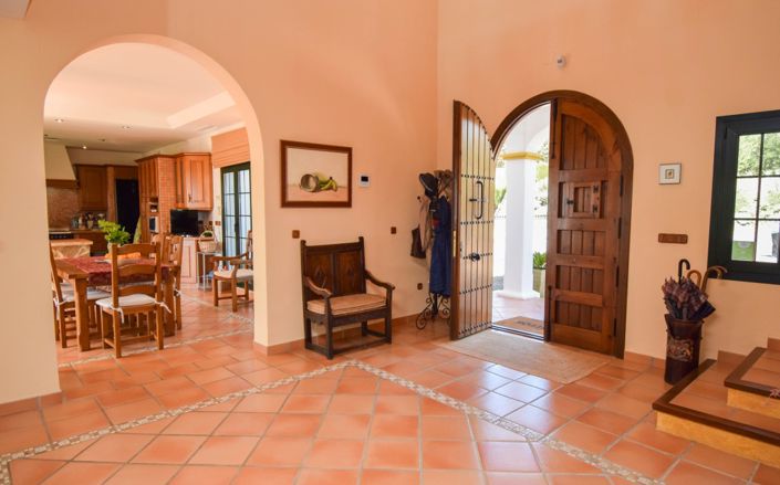 Image No.10-5 Bed Property for sale