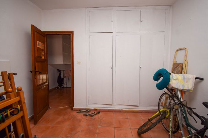 Image No.13-3 Bed Townhouse for sale