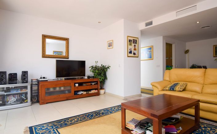 Image No.20-2 Bed Property for sale