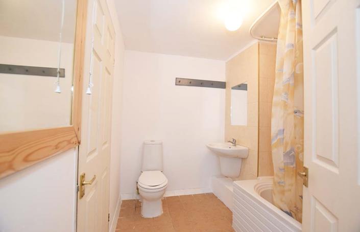 Image No.25-4 Bed House for sale