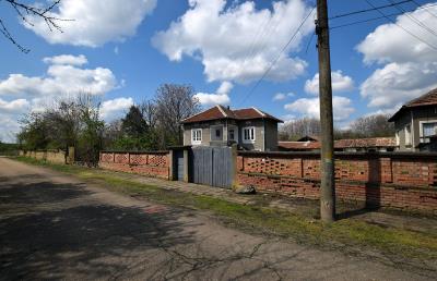 Pay-Monthly--Bulgaria--Karaisen--School-House-2