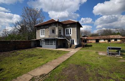 Pay-Monthly--Bulgaria--Karaisen--School-House-3