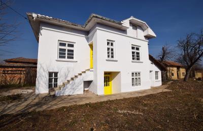 ruse-mowlem-real-estate-pay-monthly-batak-glow-house-3_52704540140_o