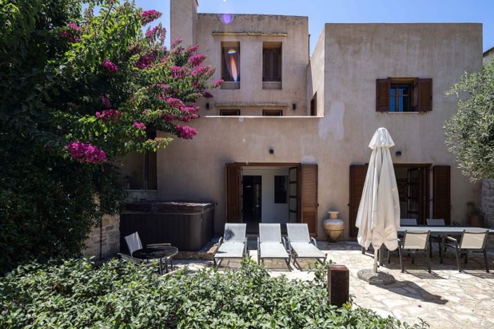 Image No.2-4 Bed House for sale