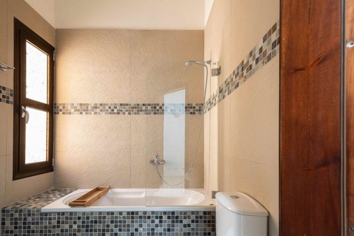 Image No.21-4 Bed House for sale