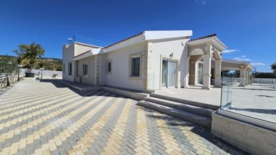 60290-bungalow-for-sale-in-sea-cavesorig