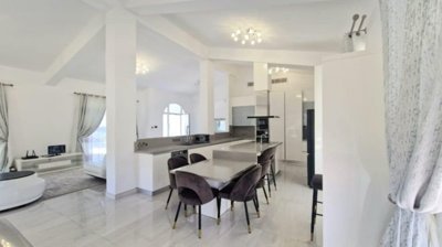 60300-bungalow-for-sale-in-sea-cavesorig