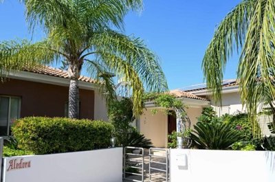 55971-bungalow-for-sale-in-mesa-chorioorig