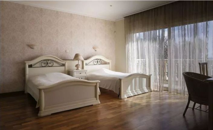 Image No.16-5 Bed House for sale