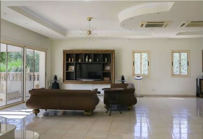 Image No.7-5 Bed House for sale