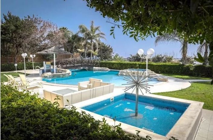 Image No.9-5 Bed House for sale