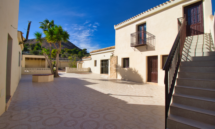 Image No.3-6 Bed Country Property for sale