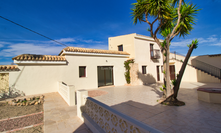 Image No.21-6 Bed Country Property for sale