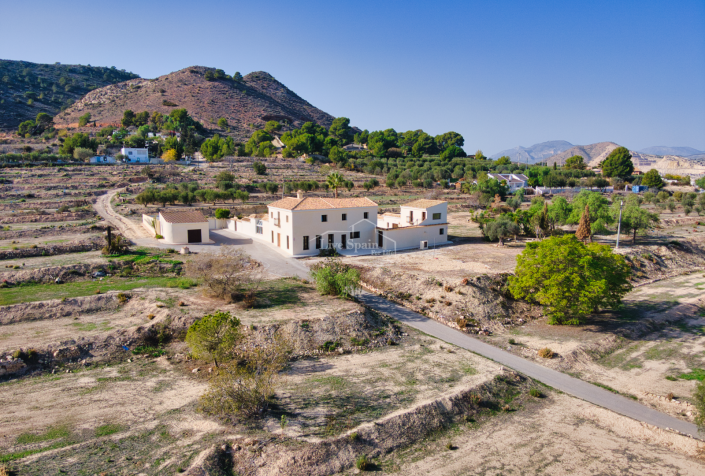 Image No.32-6 Bed Country Property for sale